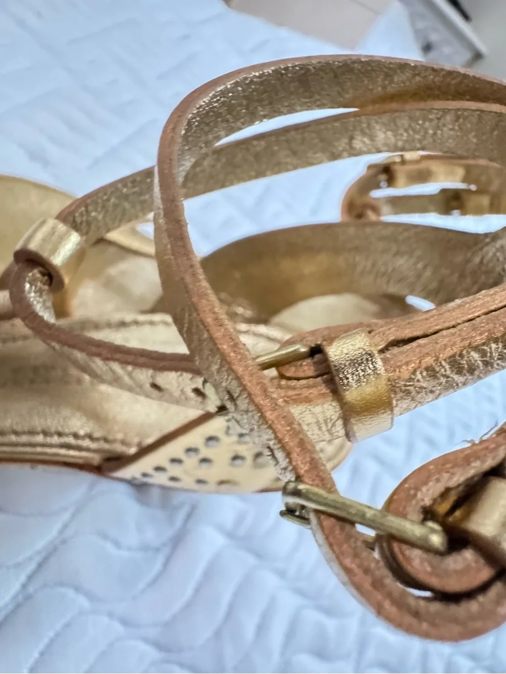 Burberry Hans 110 Runway Gold Leather T-Strap Sandals Heels EU 35